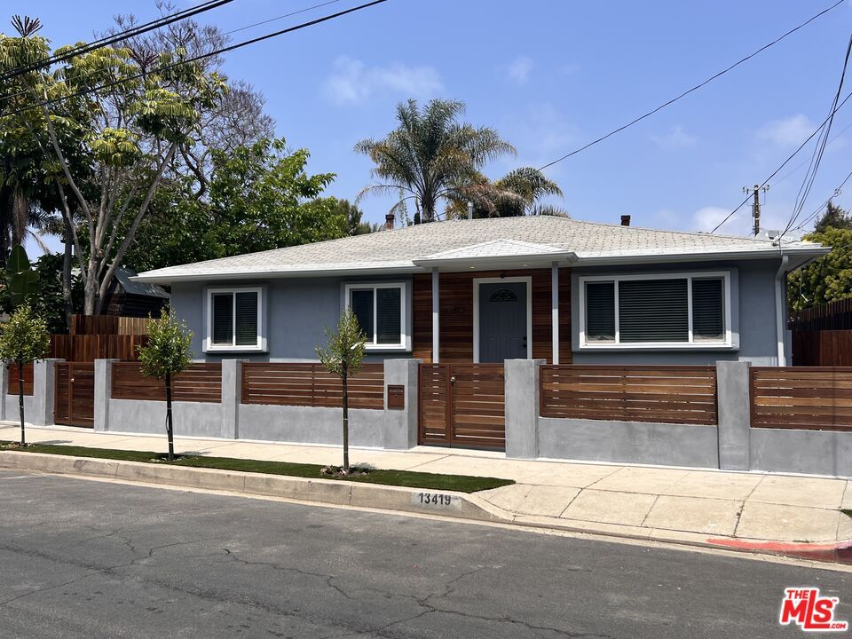 Property Photo:  13419 Zanja St  CA 90291 