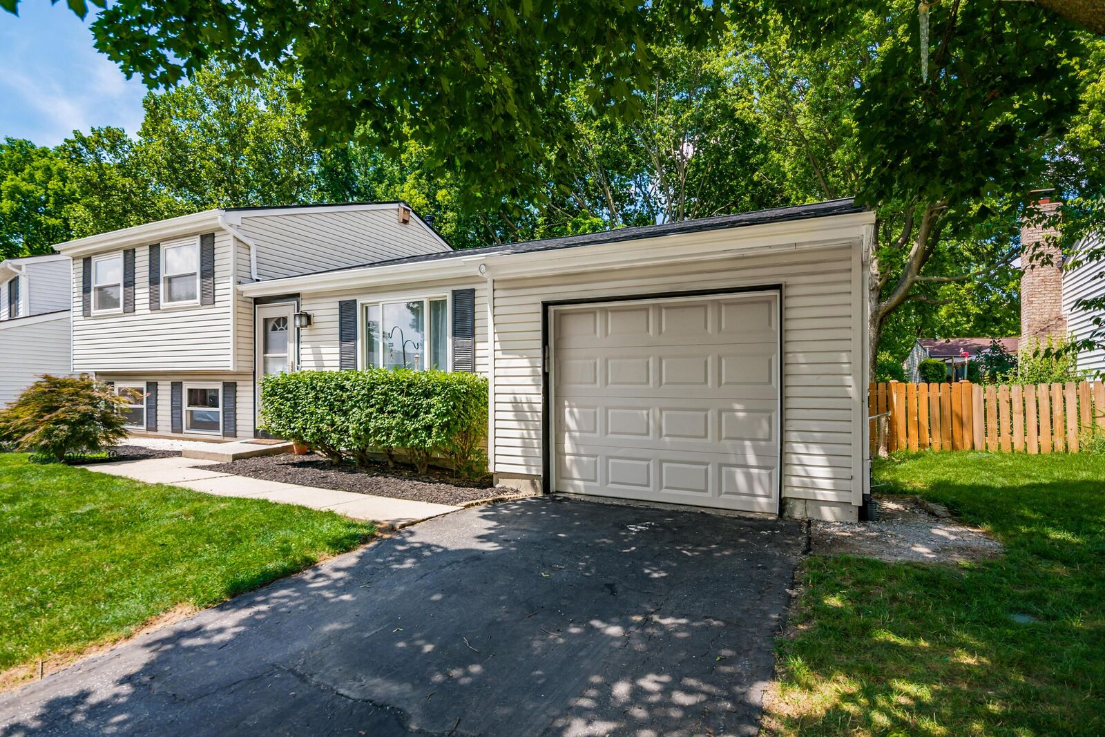 Property Photo:  3250 Rensbury Court  OH 43017 