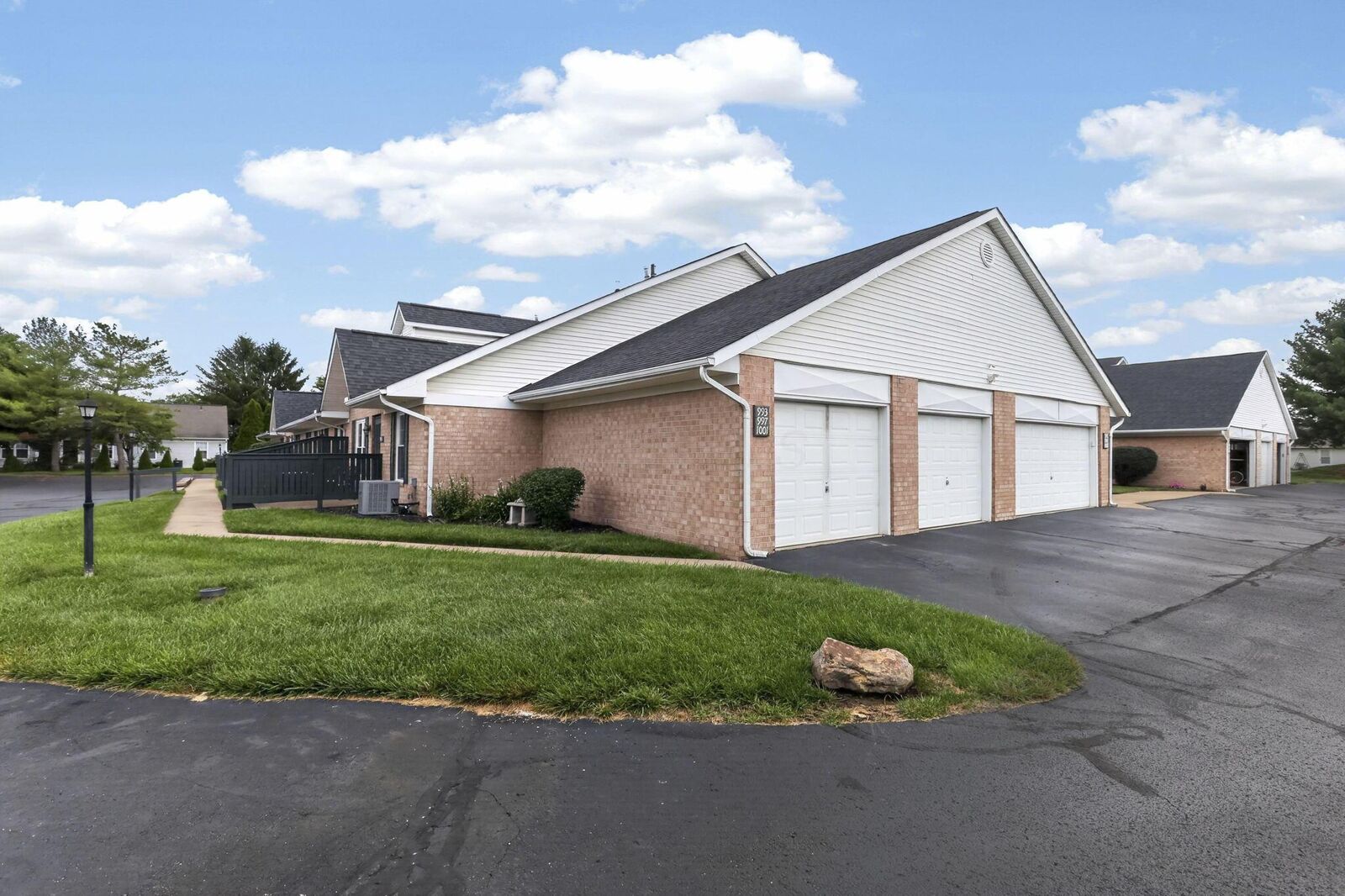 Property Photo: 993 Kingsbury Court OH 43055