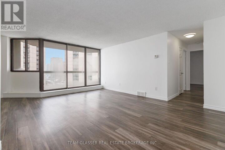 Property Photo:  340 Colborne Street 2106  ON N6B 3N1 