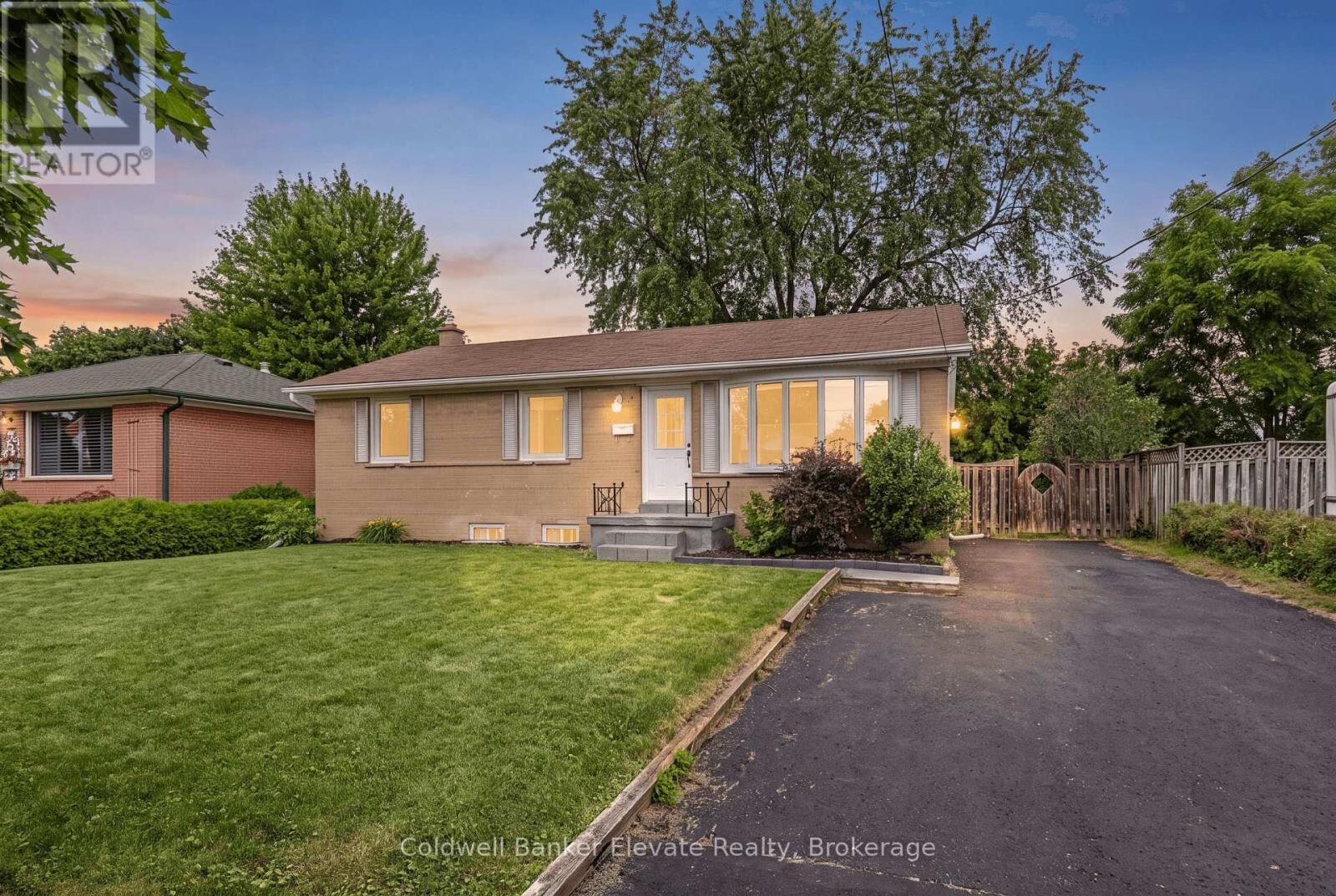 Property Photo: 39 McGilvray Crescent ON L7G 1L7