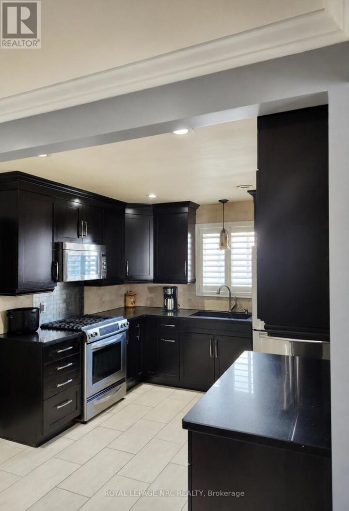 Property Photo:  7689 Trackview Street  ON L2H 2Z6 