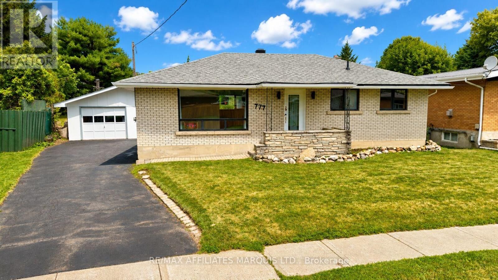 Property Photo:  777 Sandfield Crescent  ON K6H 5C4 