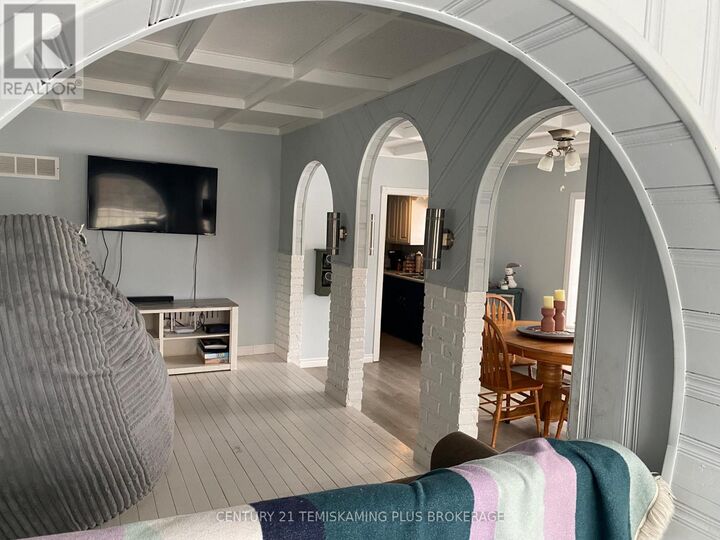 Property Photo:  31 Grandview Avenue  ON P0J 1C0 