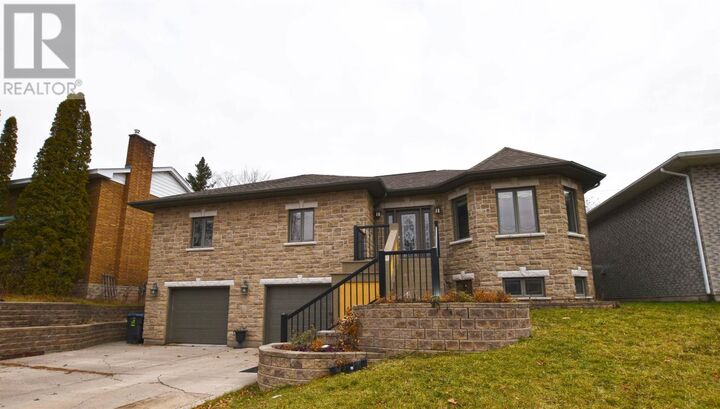 562 Wilson St — photo 1