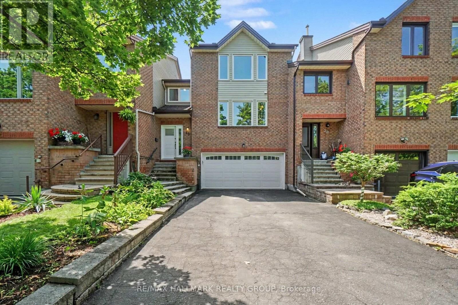 Property Photo:  48 Dunbarton Court  ON K1K 4L4 