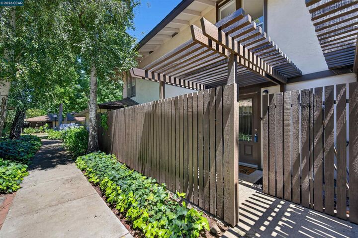 Property Photo: 5491 Roundtree Dr C CA 94521