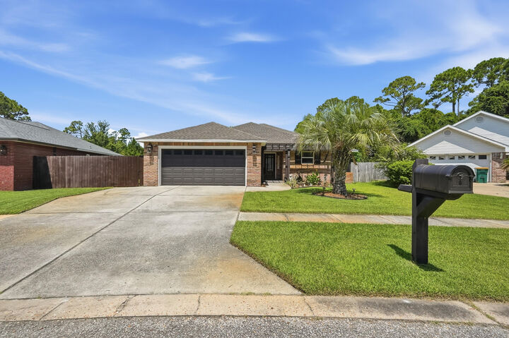 Property Photo: 3864 Mesa Road FL 32541