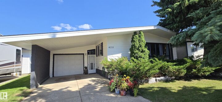 4233 49 Street — photo 1