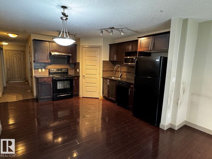 Property Photo: 1820 34 Avenue NW 6 AB T6T 0N9