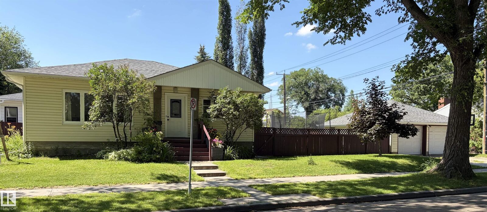 Property Photo:  11504 137 Street NW  AB T5M 1N6 