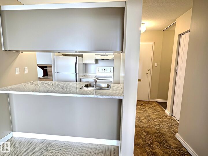 Property Photo:  11007 83 Avenue NW 1105  AB T6G 0T9 
