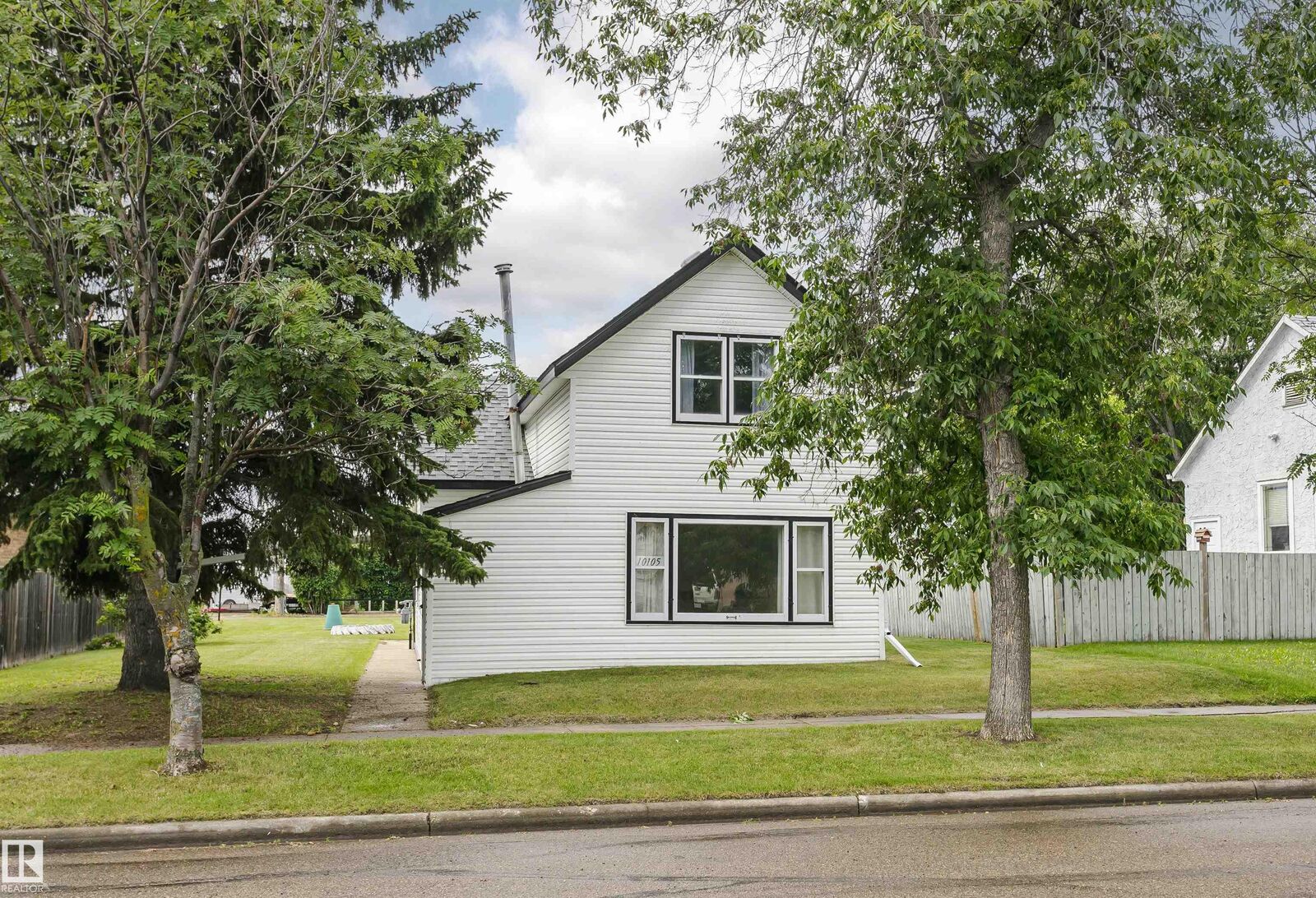 Property Photo: 10105 98 Avenue AB T8R 1G3