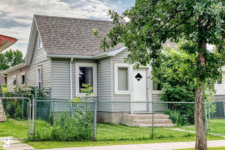 Property Photo: 11939 89 Street NW AB T5B 3V9