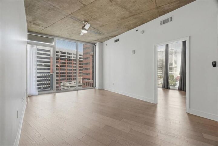Property Photo: 44 Peachtree Place NW 1431 GA 30309