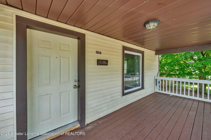 Property Photo: 1016 Cleveland Street MI 48906