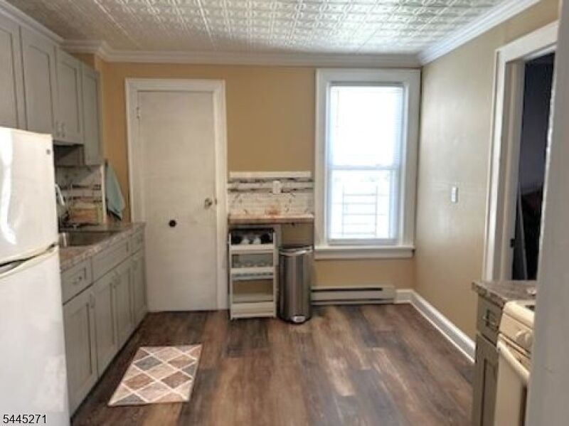 Property Photo:  118 Lake Ave 2  NJ 07011 