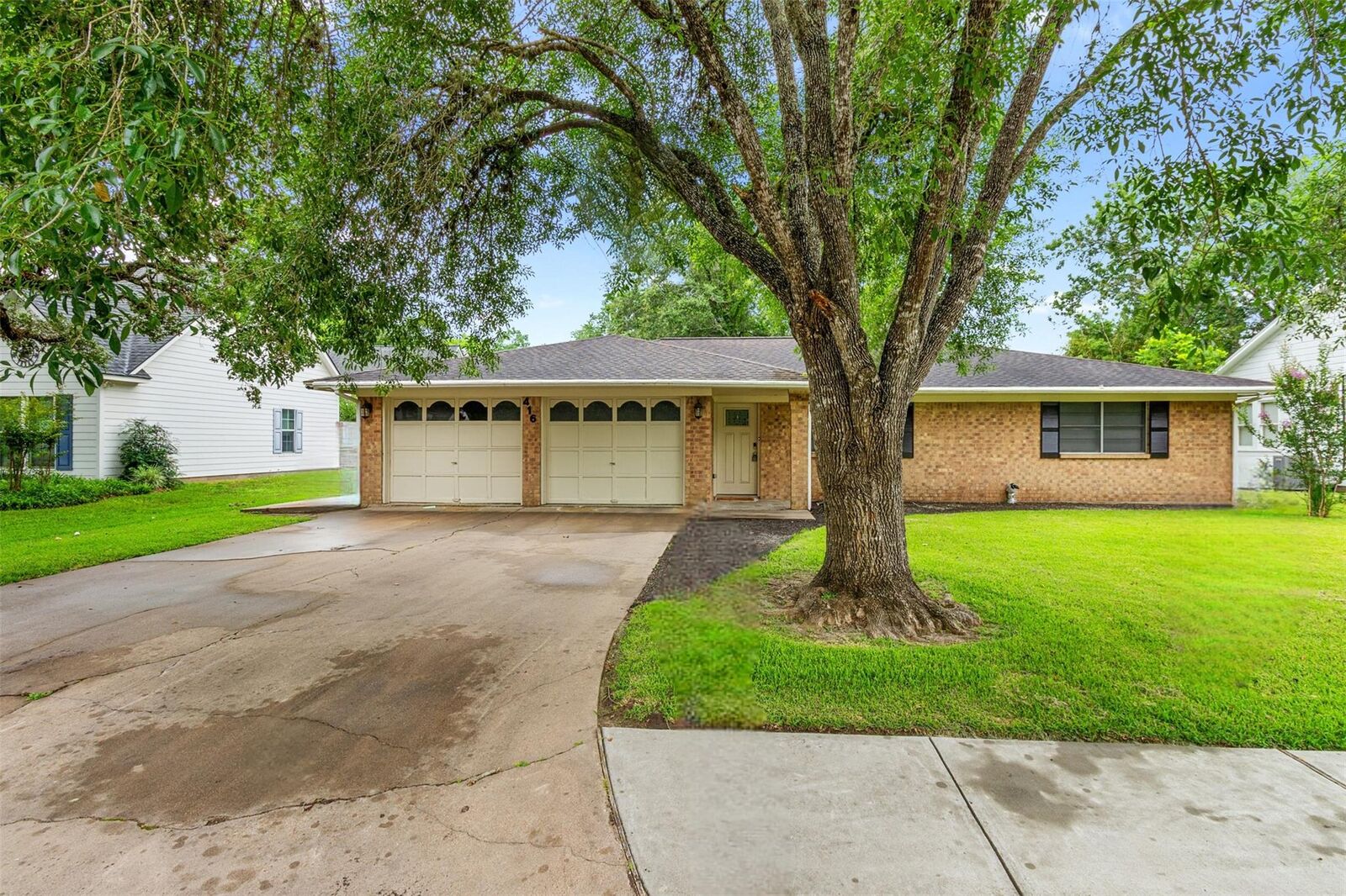 Property Photo:  416 E Myrtle Street  TX 77515 