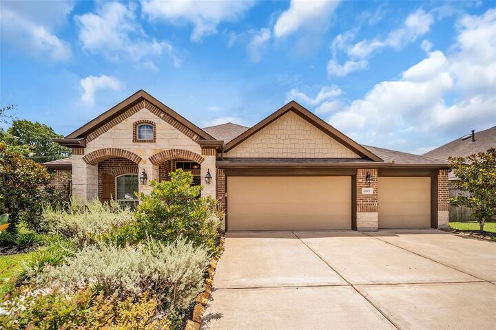 Property Photo:  2003 Pine Ledge Road  TX 77089 