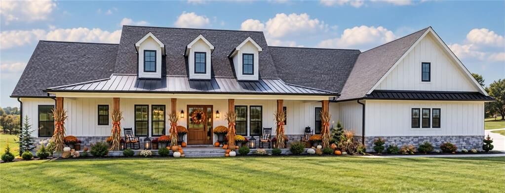 Property Photo:  2 SE Woodview Rd N/A  MO 64507 