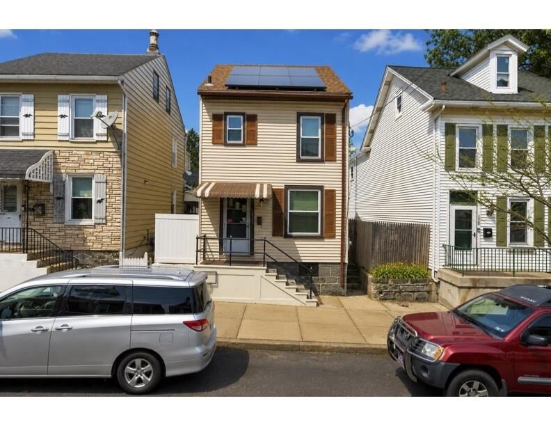 Property Photo:  1433 Ferry Street  PA 18042 