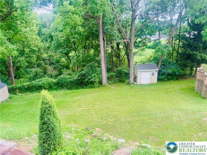 Property Photo:  907 Lenape Circle  PA 18032 
