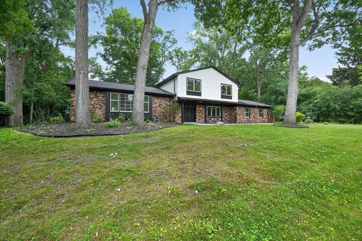 Property Photo: 2049 Shore Hill Drive MI 48323