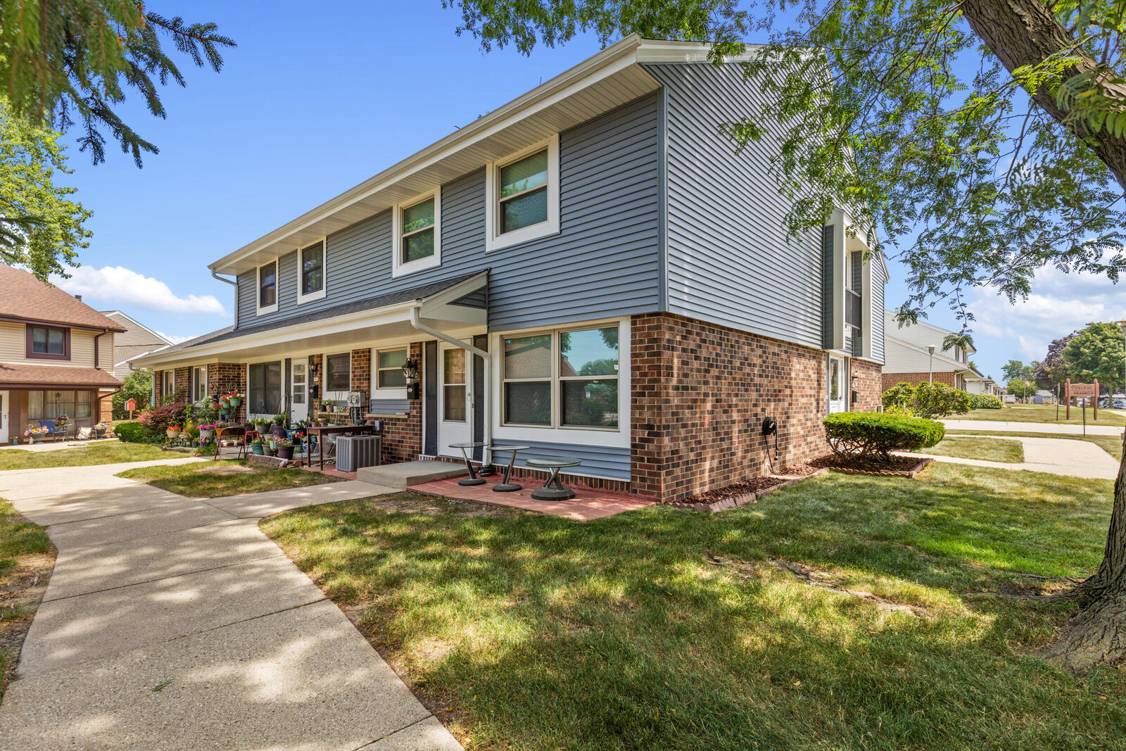 Property Photo: 1924 W Salem St WI 53221