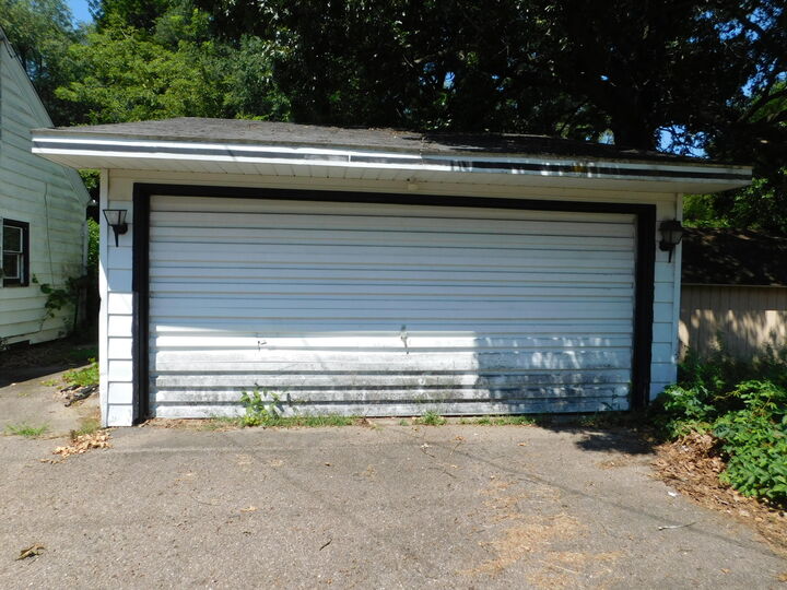 Property Photo:  285 Bechman Avenue N  MI 49015 