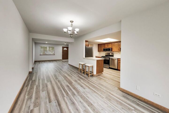 Property Photo: 816 Mansfield Court IL 60194