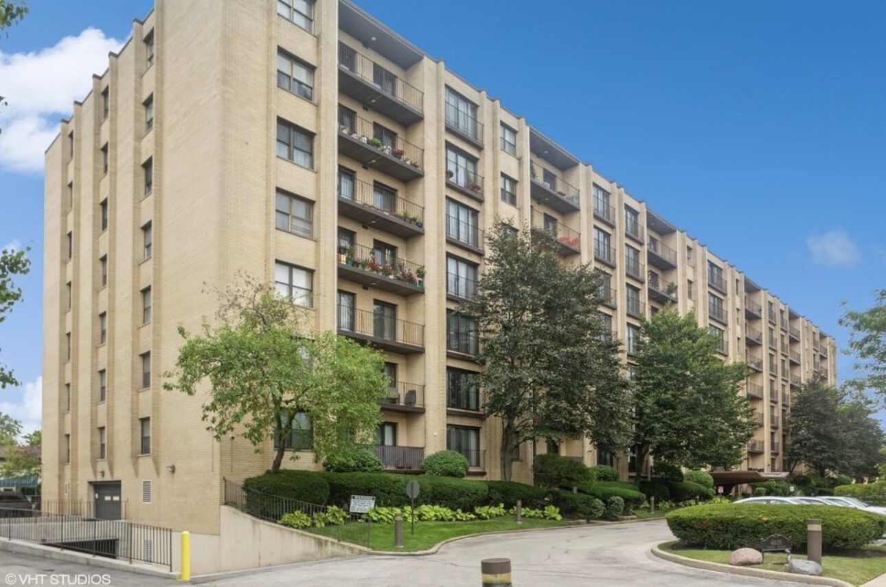 Property Photo:  4601 W Touhy Avenue 408  IL 60712 