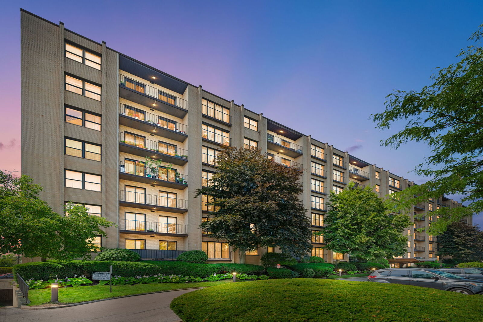 Property Photo: 4601 W Touhy Avenue 408 IL 60712