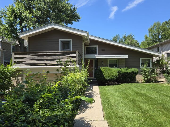 Property Photo:  1326 Cavell Avenue  IL 60035 