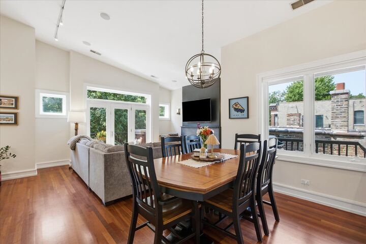 Property Photo: 2627 N Sheffield Avenue 301 IL 60614
