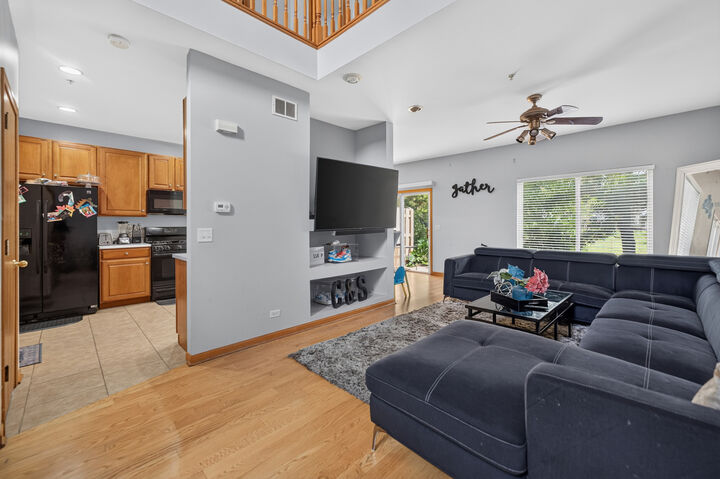 Property Photo:  949 Tanager Court  IL 60137 