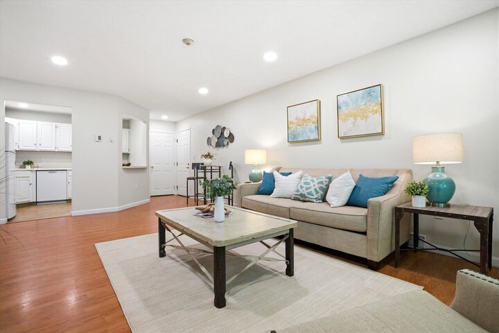 Property Photo: 14 Turnbuckle Lane NH 03054