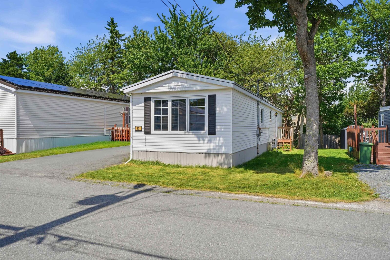 Property Photo:  35 Glenda Crescent  NS B3M 2X6 
