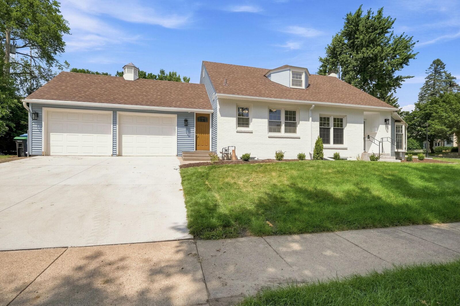 Property Photo: 4920 Sunnyside Road MN 55424
