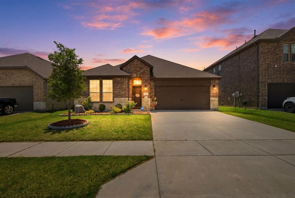 Property Photo: 10936 Los Alamos Drive TX 76227