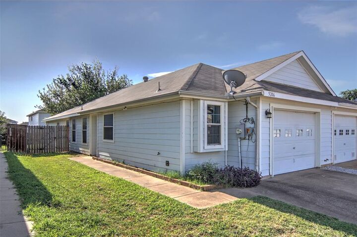 Property Photo: 5206 Mountain Spring Trail TX 76123