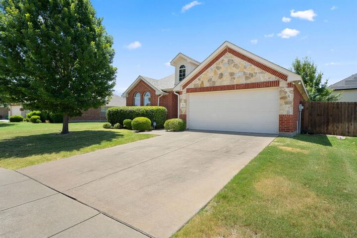 Property Photo:  104 Holly Street  TX 75165 