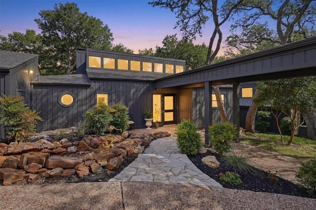Property Photo:  6818 Westover Drive  TX 76049 