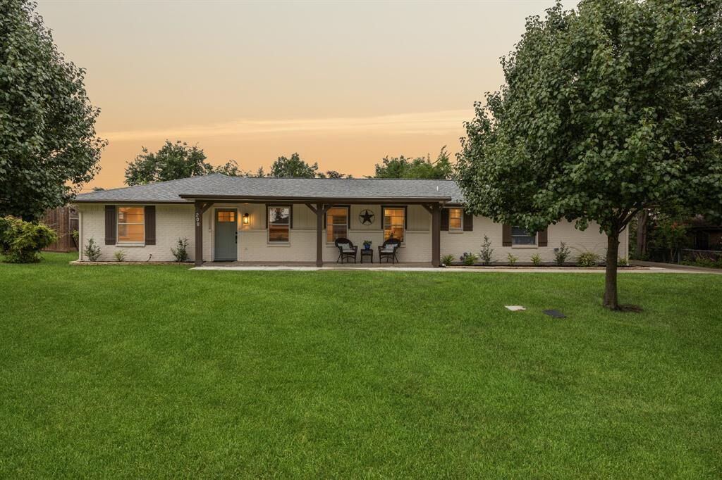 Property Photo:  208 E 7th Street  TX 75078 