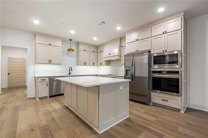 Property Photo:  4124 W Olive Street  AR 72756 