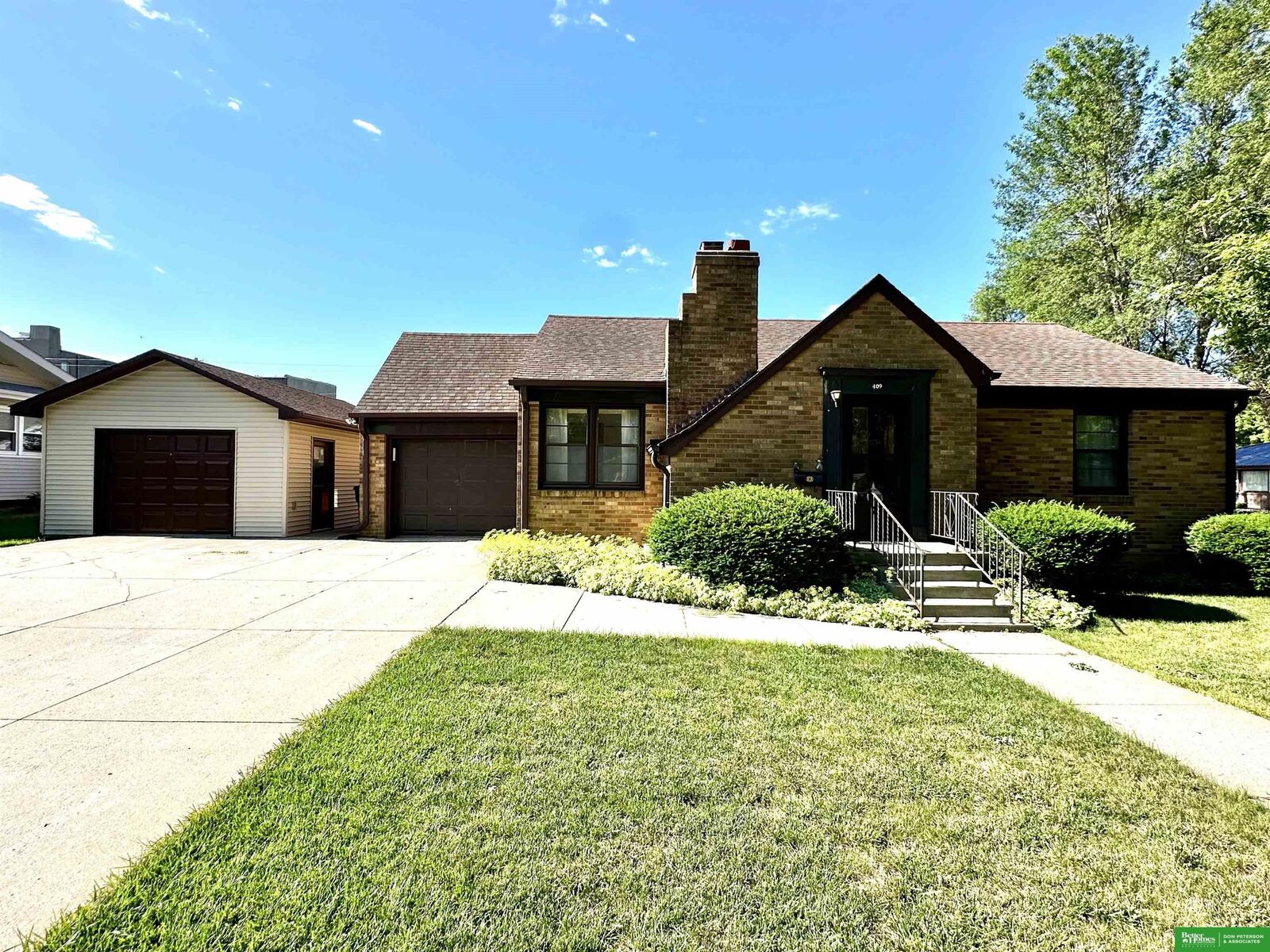 Property Photo: 409 Ivan Street NE 68047