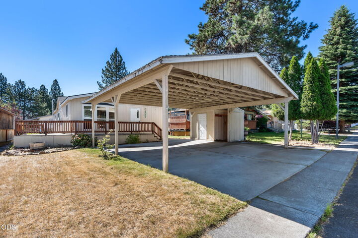 Property Photo: 61000 Brosterhous Road Unit 552C OR 97702
