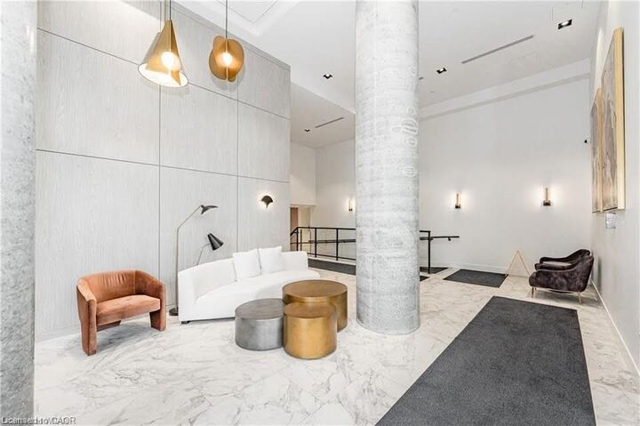 Property Photo:  15 Wellington Street 1702  ON N2G 0E4 