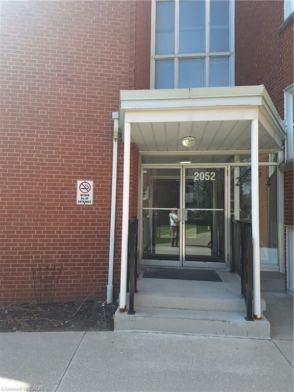 Property Photo:  2052 Courtland Drive 303  ON L7R 1R8 