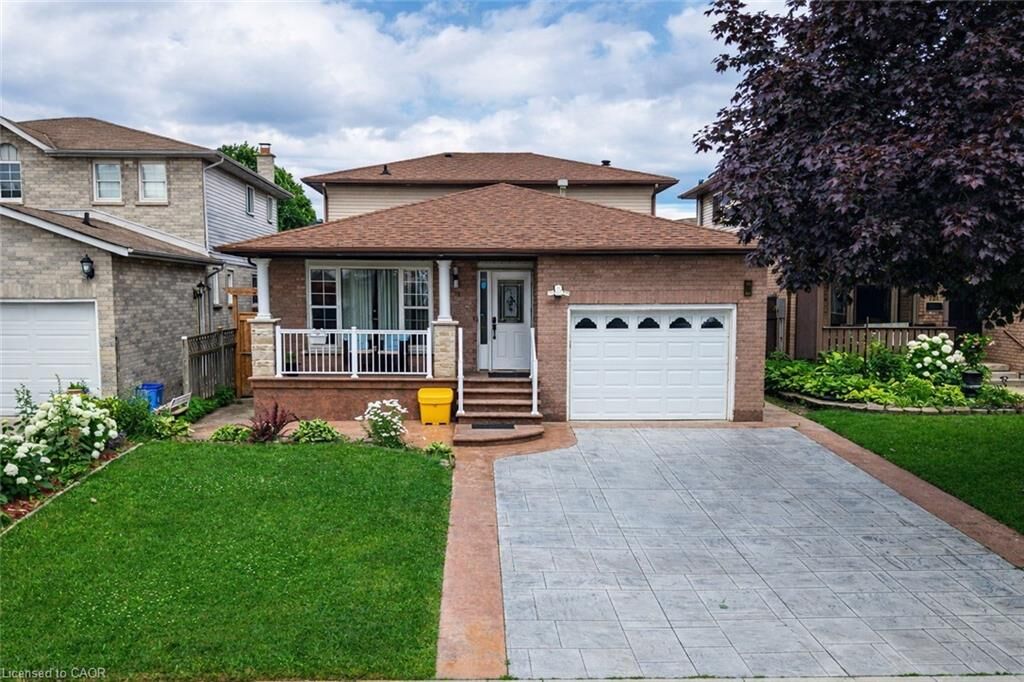 Property Photo:  214 Merrilee Crescent  ON L9A 5E2 