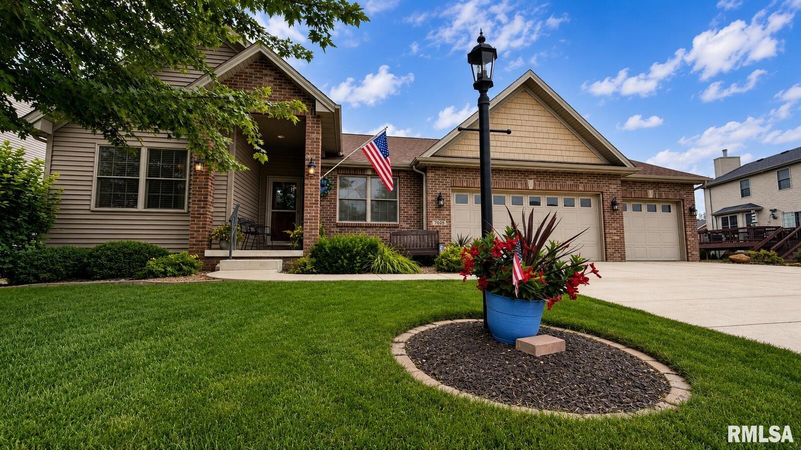 Property Photo: 7025 N Grand Fir Drive IL 61528